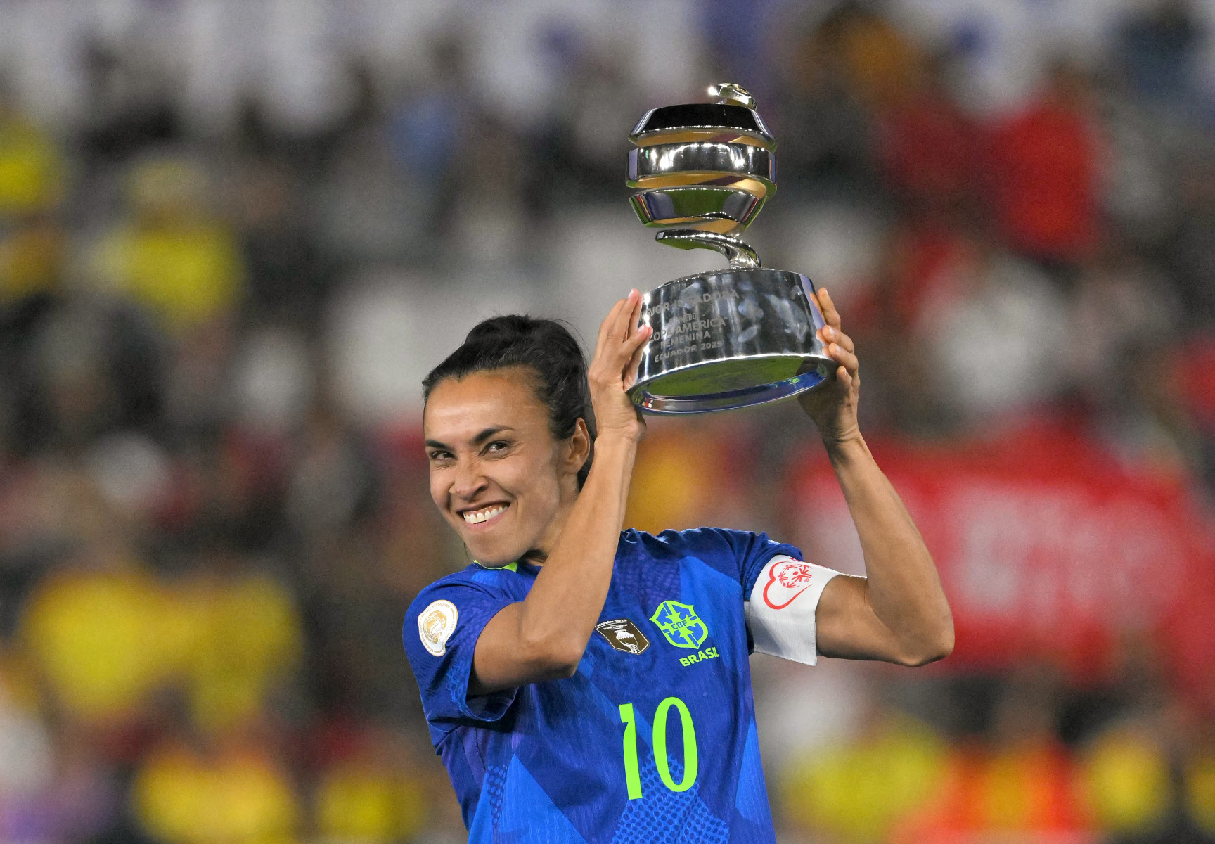  Marta levantou o troféu da Copa América