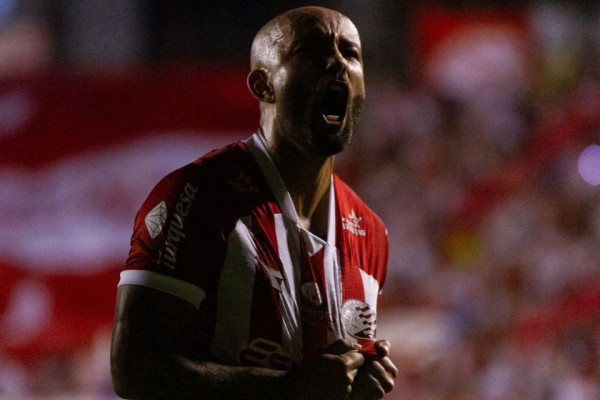 Náutico vence o Retrô nos Aflitos