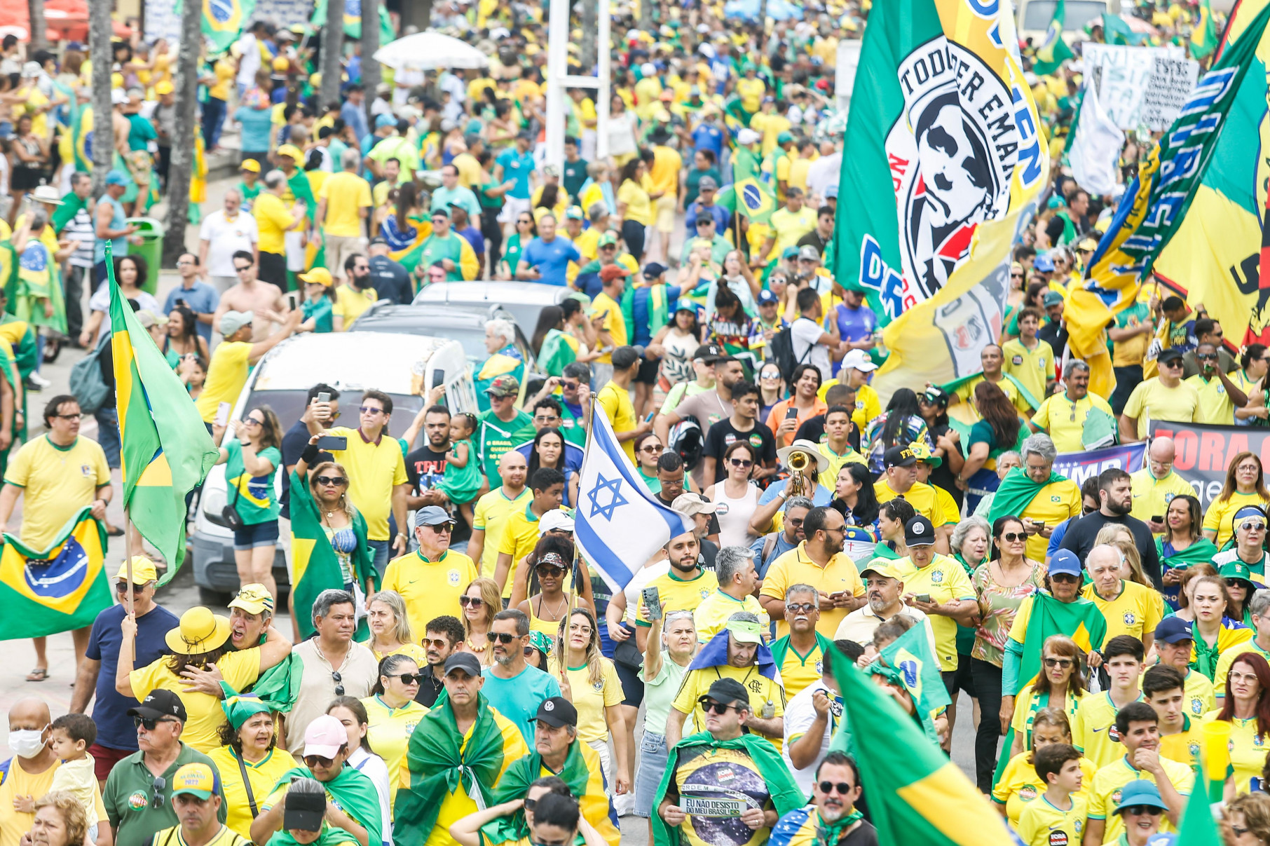 Direita realizou ato na avenida Boa Viagem, no Recife