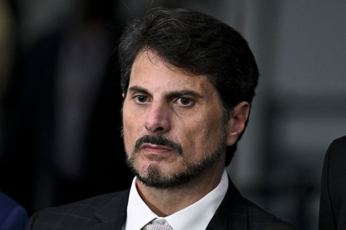 Líderes da oposição concedem entrevista à imprensa para falar da operação que resultou na imposição de medidas restritivas por ordem do Supremo Tribunal Federal (STF) ao ex-presidente Jair Bolsonaro.
Jair Bolsonaro colocou tornozeleira eletrônica e não poderá se aproximar de embaixadas. Os senadores reforçam a inocência do ex-presidente e denunciam violação e abuso de poder.
Participa:
senador Marcos do Val (Podemos-ES).
Foto: Andressa Anholete/Agência Senado/Andressa Anholete