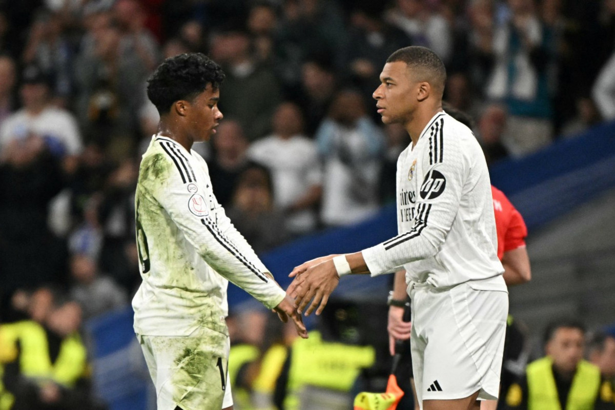 Endrick e Kylian Mbappé, atacantes do Real Madrid/JAVIER SORIANO / AFP