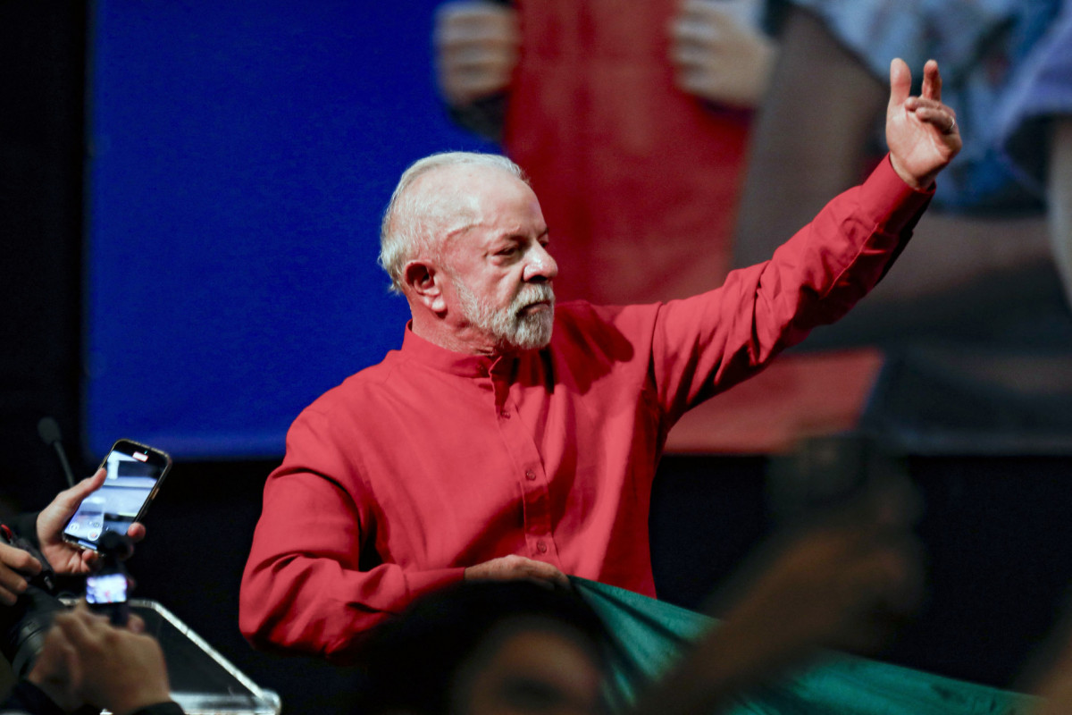 O presidente Luiz Inácio Lula da Silva discursa durante o Encontro Nacional do Partido dos Trabalhadores (PT), que elegeu Edinho Silva como seu novo presidente, no Centro de Convenções Brasil 21, em Brasília, em 3 de agosto de 2025. (Foto de Sergio Lima / AFP)
/ AFP
