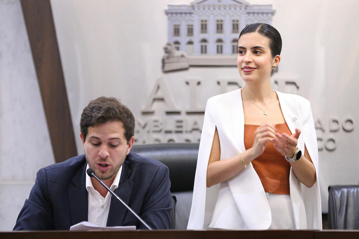 Deputados federais Pedro Campos e Tabata Amaral participaram do Seminário Construindo o novo Plano Nacional de Educação, no Recife