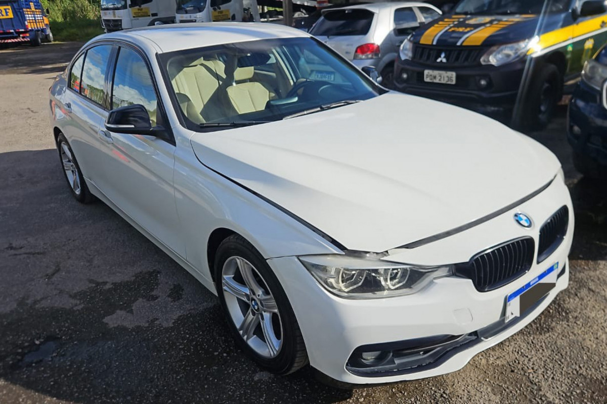 Carro de luxo furtado/Divulgação/PRF
