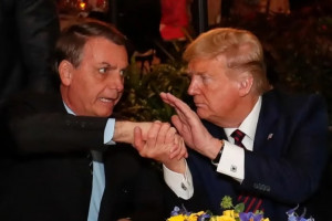 Ex-presidente brasileiro, Jair Bolsonaro, com o presidente dos EUA, Donald Trump