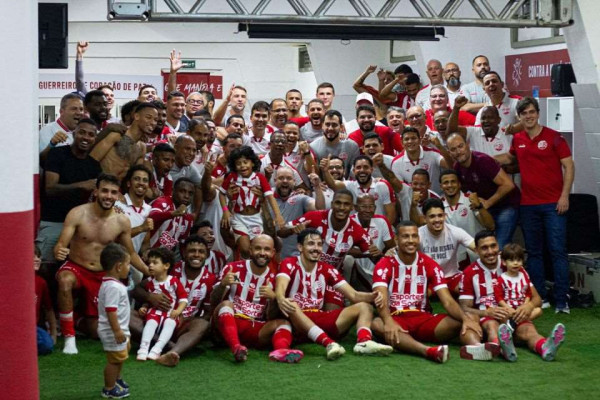Equipe do Náutico comemora mais uma vitória pela Série C