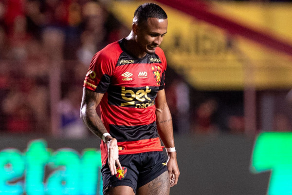 Léo Pereira, atacante do Sport