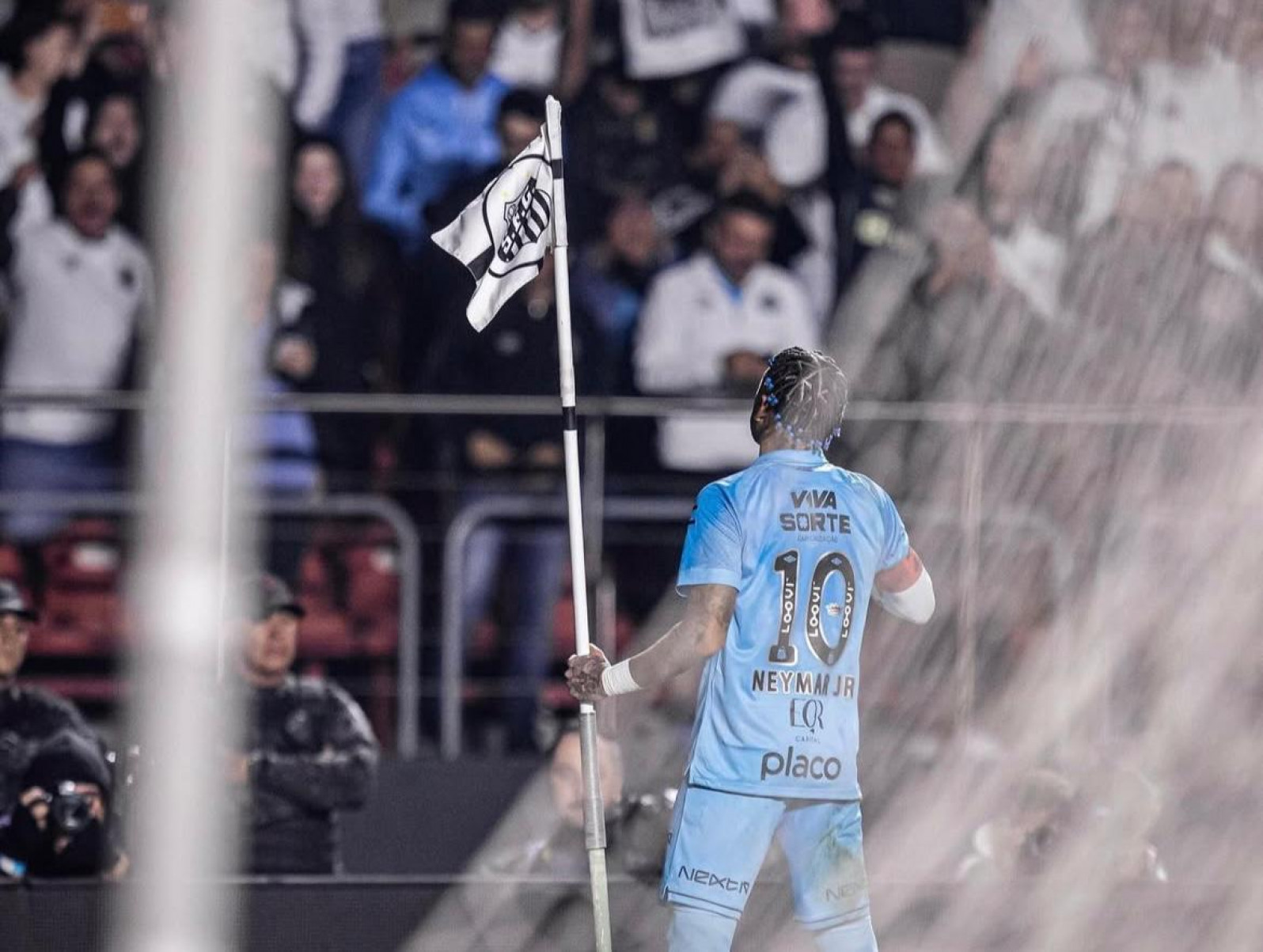 Neymar fez dois gols contra o Juventude 