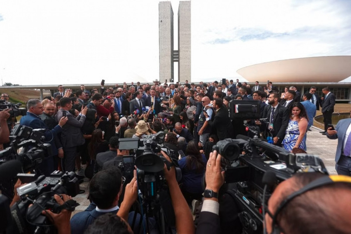 Oposição protesta no Congresso