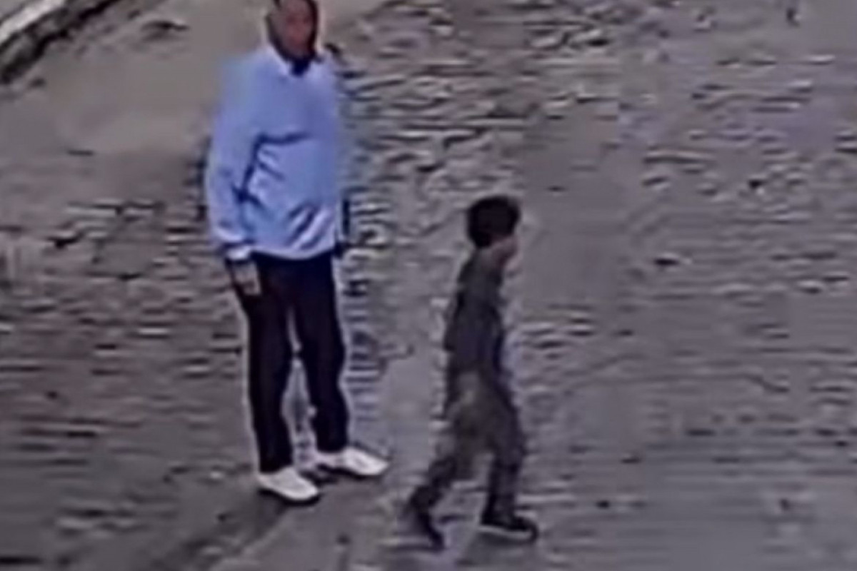 Criança foi agredida por cerca de 30 segundos após descer do carro
