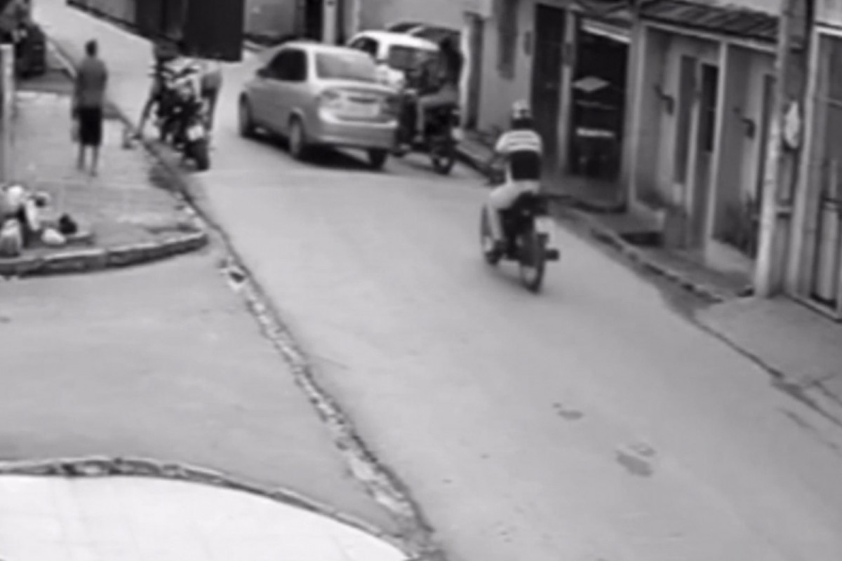 Motociclista foi alvejado com disparos de arma de fogo enquanto pilotava