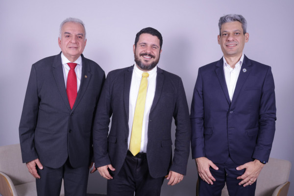 Edson Hilan - Coordenador-geral de Saúde Bucal do Ministério da Saúde; Samir Najjar - Conselheiro Federal do Conselho Federal de Odontologia (CFO); Eduardo Vasconcelos - Presidente do Conselho Regional Odontologia de Pernambuco  (CRO-PE)