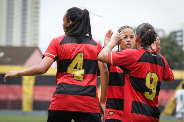 Sport e Manaus se enfrentaram pela terceira fase da Copa do Brasil Feminina