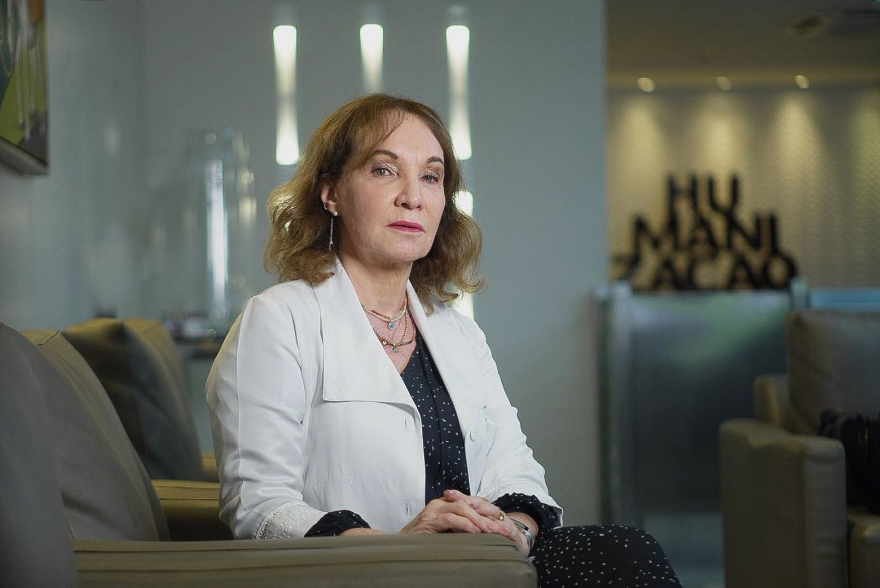 Segundo Helena Carneiro Leão, o tratamento exige uma abordagem multidisciplinar.
