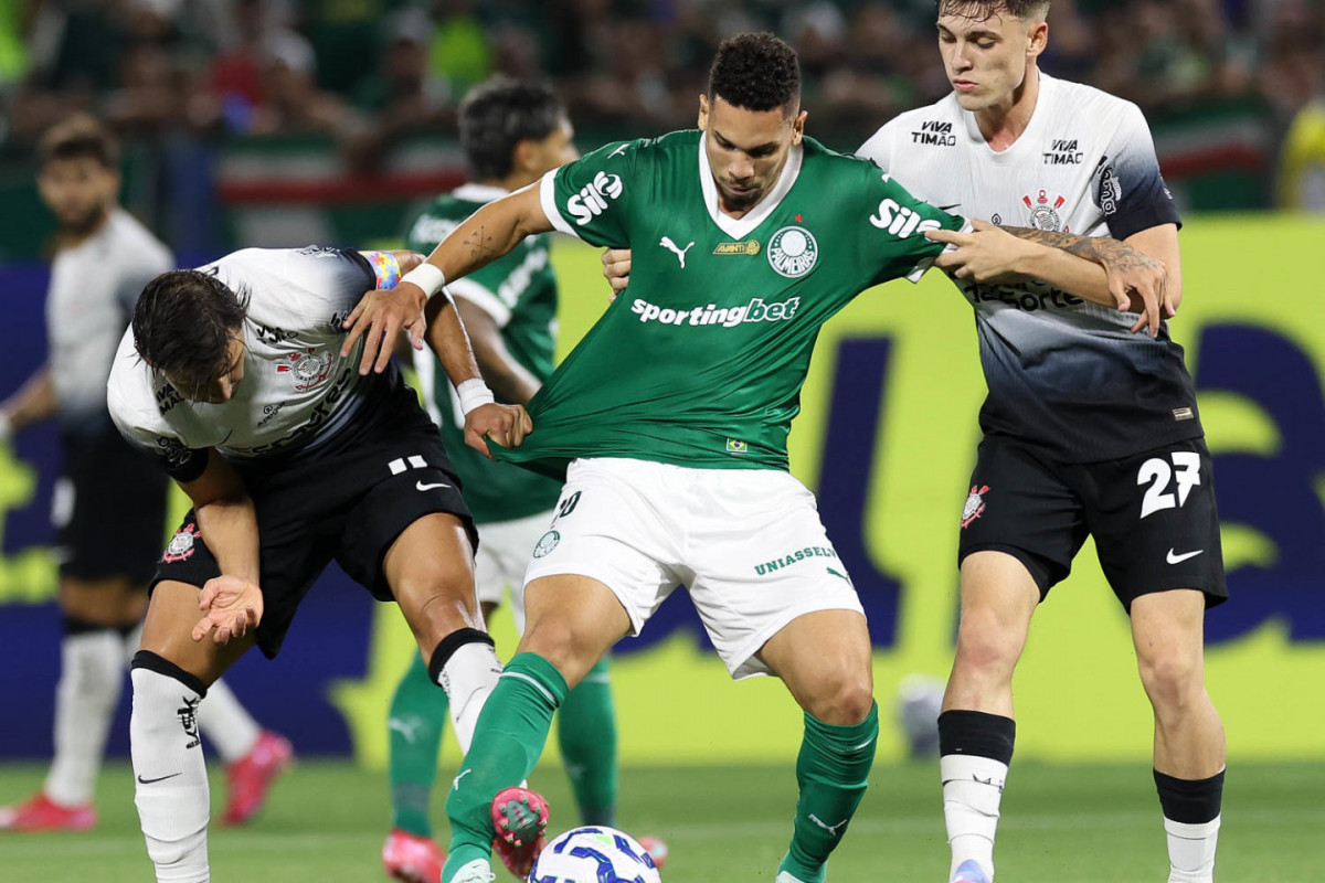 Palmeiras e Corinthians se enfrentaram em cinco ocasiões em 2025, onde foram duas vitórias do Timão, dois empates e uma vitória do Porco/Cesar Greco/Palmeiras