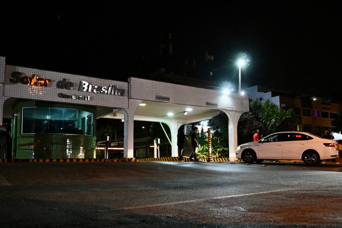 Fachada do condomínio em que mora Bolsonaro, em Brasília/EVARISTO SA / AFP