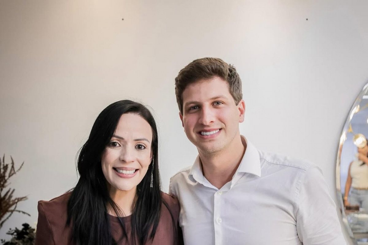 Prefeita de Serra Talhada, Márcia Conrado, ao lado do prefeito do Recife, João Campos