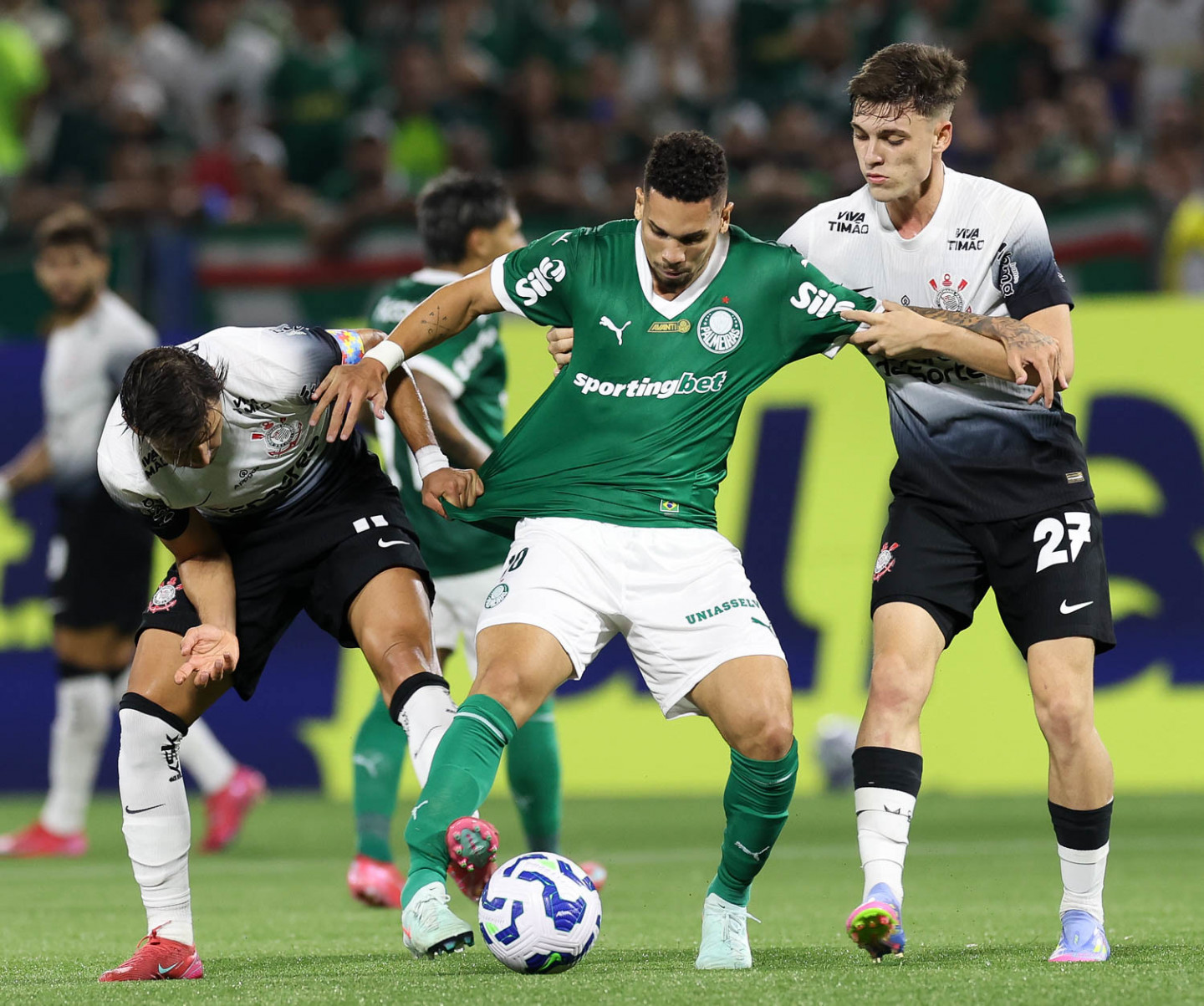 Palmeiras e Corinthians se enfrentaram em cinco ocasiões em 2025, onde foram duas vitórias do Timão, dois empates e uma vitória do Porco