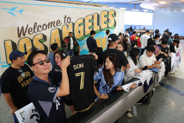 Torcedores do LAFC e fãs de Son
