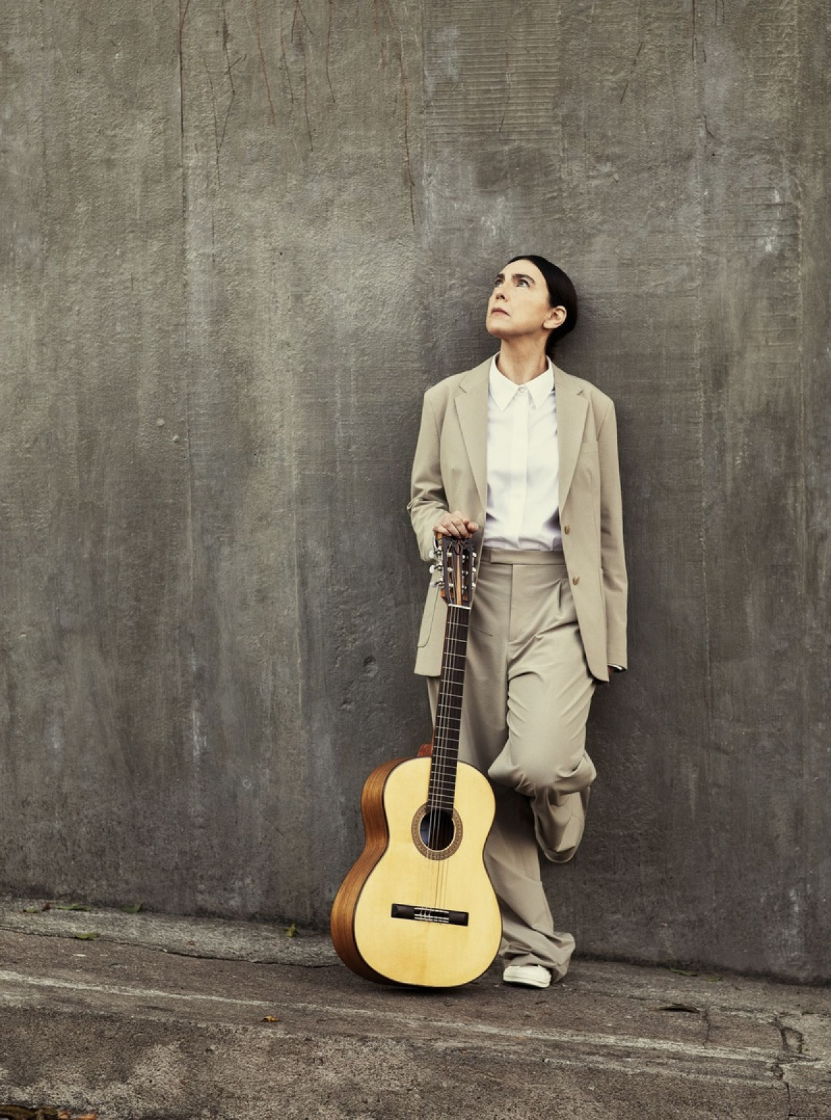 Adriana Calcanhotto une repertório da MPB e bossa nova