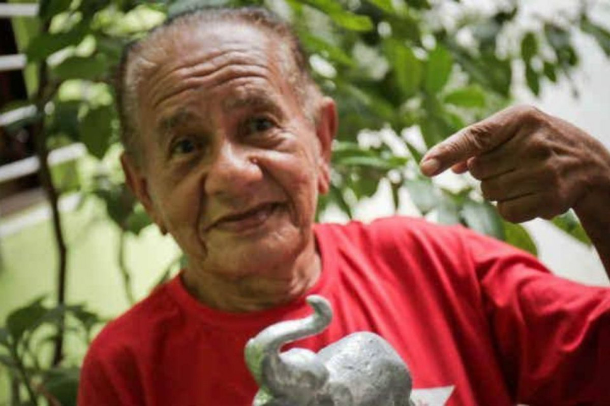 Em 2023, Seu João de Elefante recebeu o título de Cidadão Olindense, homenagem imposta por por conta de todo o seu compromisso, paixão e contribuição com a preservação da identidade cultural de Olinda.