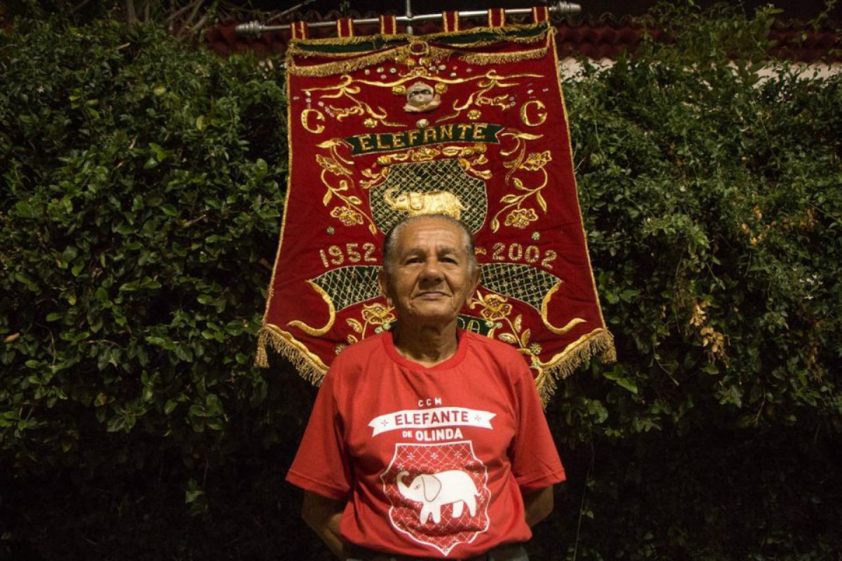 Em 2023, Seu João de Elefante recebeu o título de Cidadão Olindense, homenagem imposta por por conta de todo o seu compromisso, paixão e contribuição com a preservação da identidade cultural de Olinda. (Foto: Divulgação / Elefante de Olinda) Em 2023, Seu João de Elefante recebeu o título de Cidadão Olindense, homenagem imposta por por conta de todo o seu compromisso, paixão e contribuição com a preservação da identidade cultural de Olinda./Foto: Divulgação / Elefante de Olinda