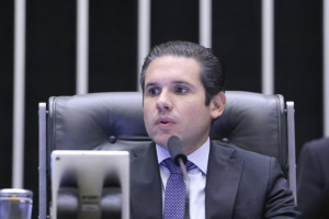Motta nega acordo com oposição para pautar anistia em troca de desocupação do plenário