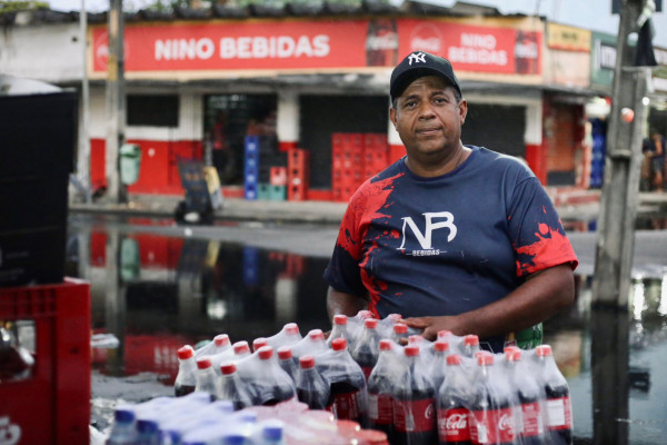 Leonardo Alberto Alves, de 50 anos, diz ter ficado doente por conta da situação do local