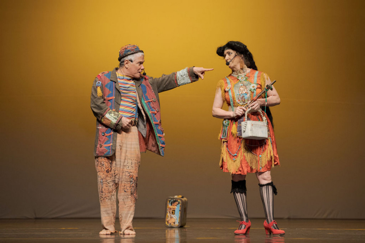 Antonio Nóbrega e Rosane Almeida no espetáculo 'Mestiço Florilégio'
(Foto: Fabio Alcover/Divulgação) Antonio Nóbrega e Rosane Almeida no espetáculo 'Mestiço Florilégio'
/Foto: Fabio Alcover/Divulgação