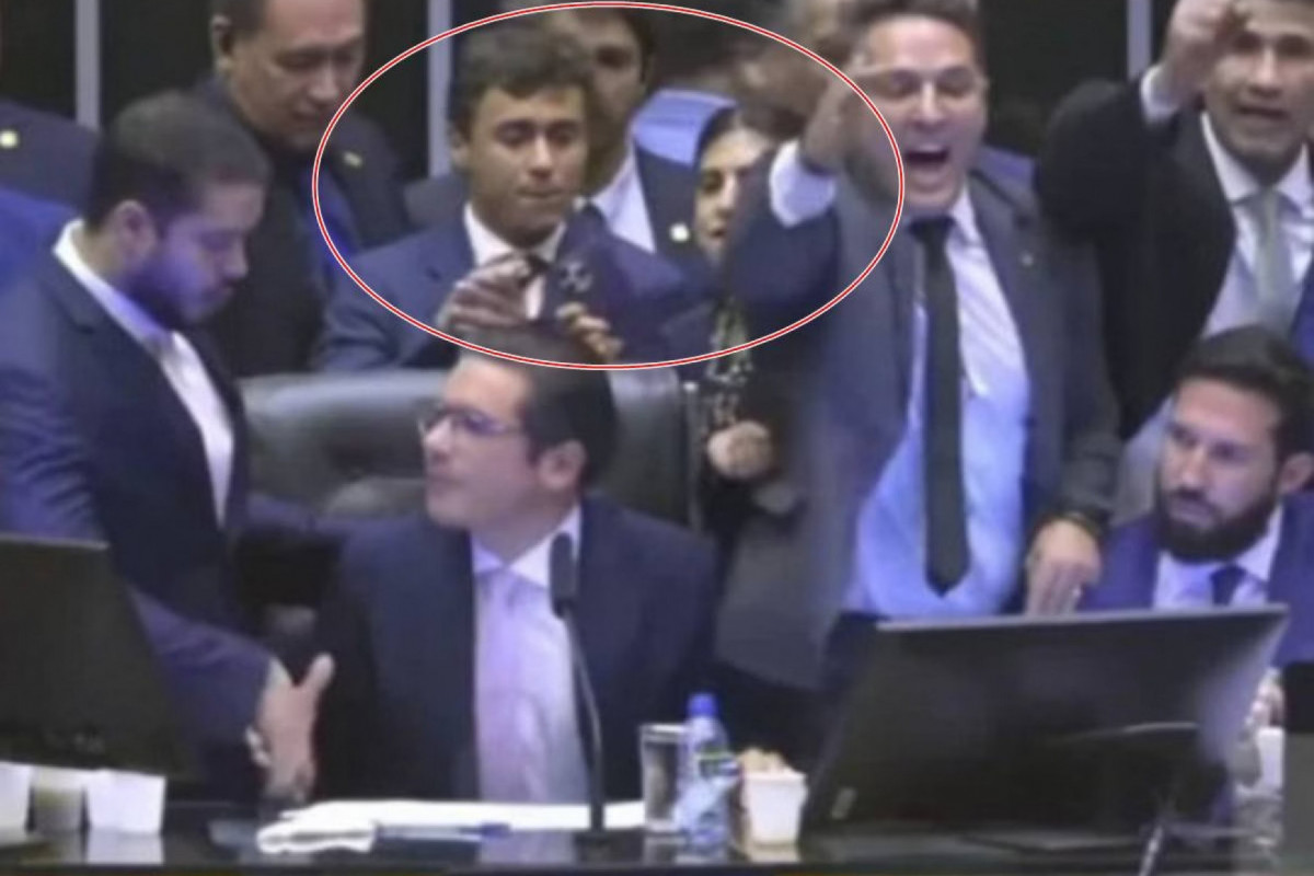 PL representa contra Camila Jara após suposta agressão a Nikolas (Reprodução/X) PL representa contra Camila Jara após suposta agressão a Nikolas/Reprodução/X