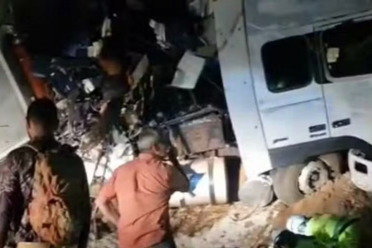 Acidente entre ônibus e carreta deixa mortos e feridos na BR-163, em Mato Grosso (Foto: Reprodução) Acidente entre ônibus e carreta deixa mortos e feridos na BR-163, em Mato Grosso/Foto: Reprodução