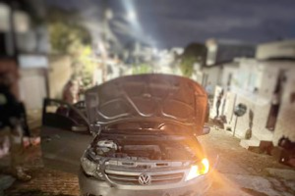 PRF recupera carro roubado em Abreu e Lima