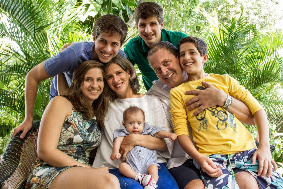 Eduardo Campos, esposa Renata e os cinco filhos do casal
