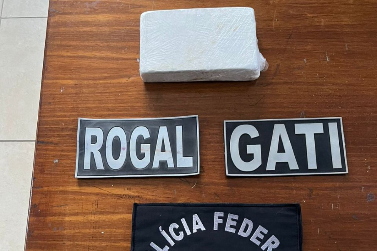 PF apreende 1 kg de cocaína e prende mulher integrante de facção criminosa no Recife
(Divulgação/PF) PF apreende 1 kg de cocaína e prende mulher integrante de facção criminosa no Recife
/Divulgação/PF
