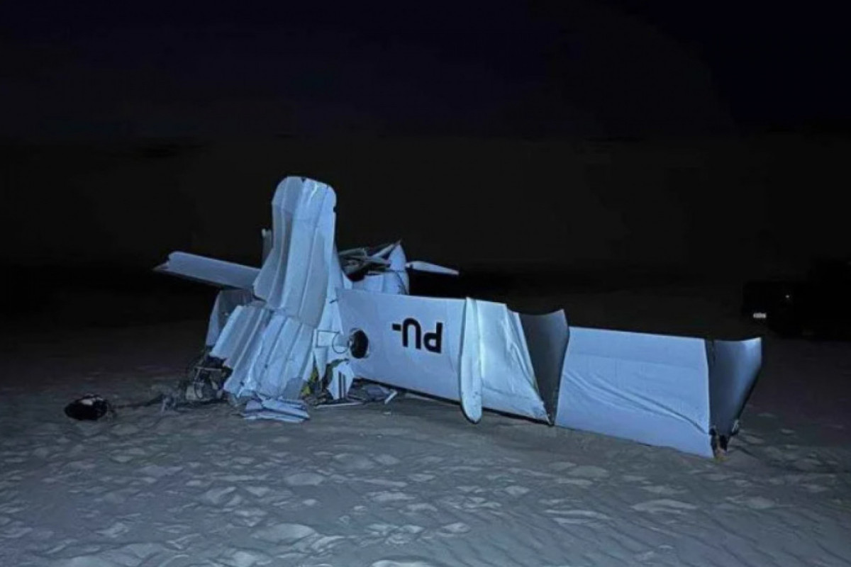 Em imagens que circulam pelas redes sociais, é possível ver a aeronave parcialmente destruída e de ponta cabeça/Foto: Reprodução