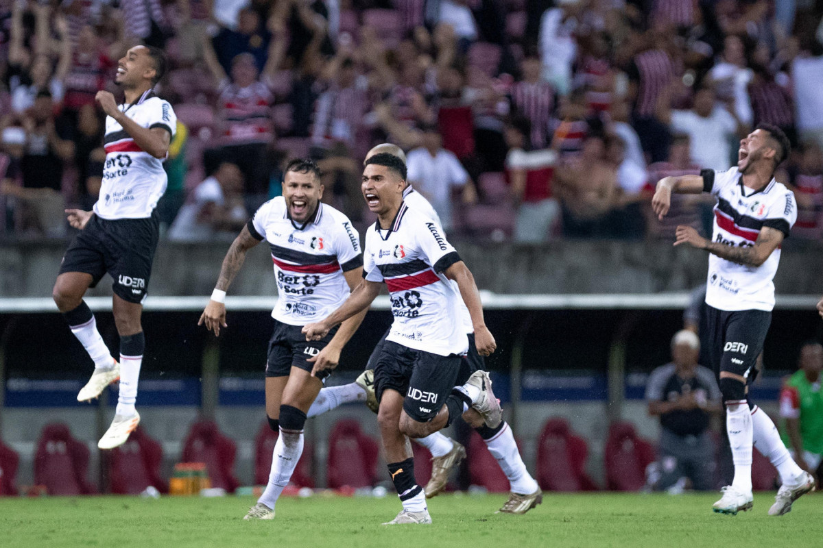 Equipe do Santa Cruz em classificação às oitavas da Série D/Rafael Vieira/DP Foto
