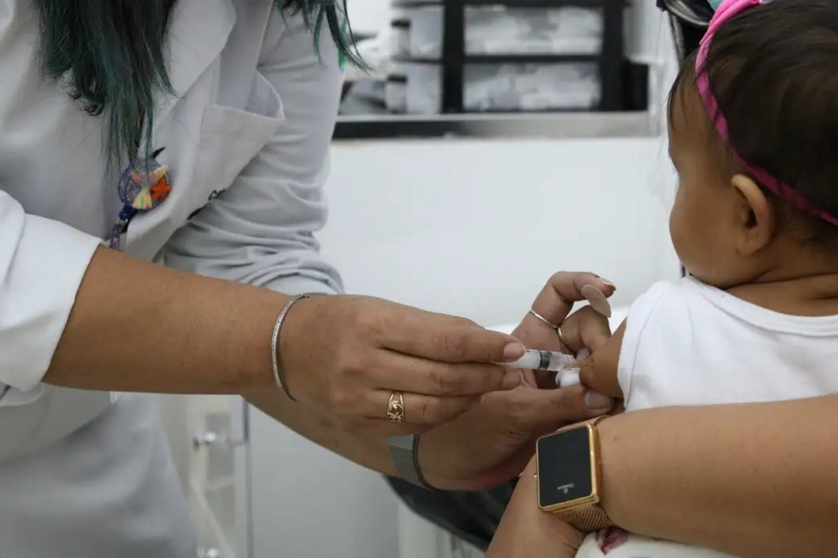Vacinação em bebê