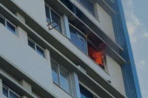 incêndio atingiu o quarto andar do empresarial na Zona Sul do Recife
