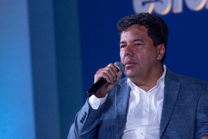        Recife, PE, 09/08/2025 - SEMINARIO ESFERA INFRA - Na manh&atilde; deste s&aacute;bado(09), ocorreu no Recife Expo Center na regi&atilde;o central, o Semin&aacute;rio Esfera Infra, que contou com as presen..as da Governadora e Pernambuco e do Rio Grande do Norte, Raque Lyra e Fatima Bezerra, os ministros, Silvio Costa Filho e Jader Filho, o prefeito do Recife, Jo&atilde;o Campos, os deputados Mendon&ccedil;a Filho e Augusto Coutinho o presidente de Suape, Armando Monteiro Bisneto e o vice-prefeito do Recife, Victor Marques. Deputado, Mendon&ccedil;a Filho.