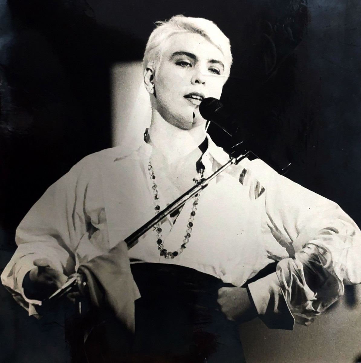Adriana Calcanhotto em show no Teatro de Santa Isabel, em 1990