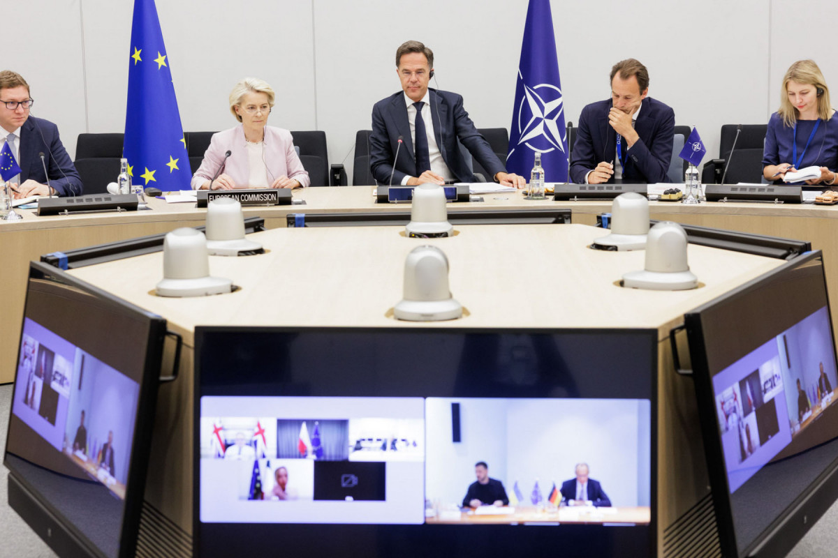 Conferência virtual entre líderes europeus, o secretário-geral da Organização do Tratado do Atlântico Norte (OTAN) e os presidentes dos EUA, Ucrânia, Comissão Europeia e do Conselho Europeu sobre as negociações de um acordo de paz 