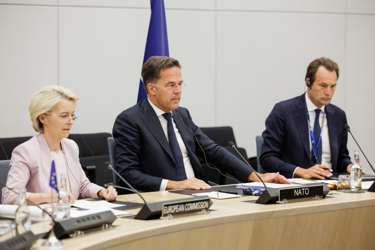 Conferência virtual entre líderes europeus, o secretário-geral da Organização do Tratado do Atlântico Norte (OTAN) e os presidentes dos EUA, Ucrânia, Comissão Europeia e do Conselho Europeu sobre as negociações de um acordo de paz