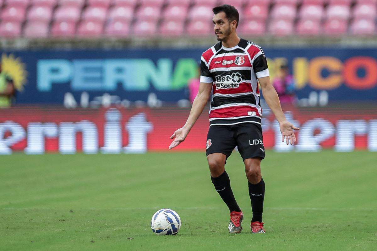 Lucas Siqueira, volante do Santa Cruz/Rafael Vieira