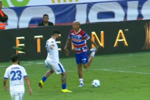 Deyverson, atacante do Fortaleza