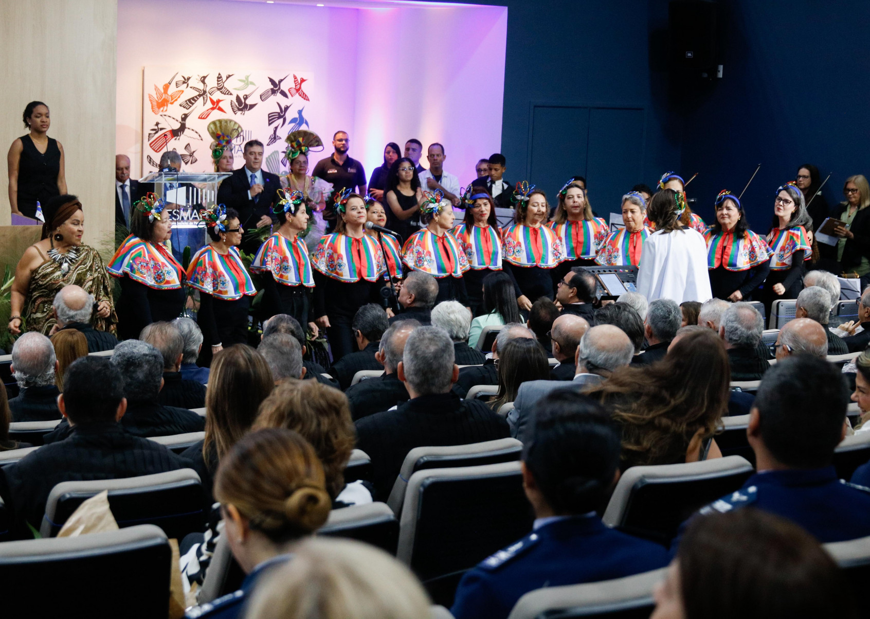 Para além da Medalha de Honra ao Mérito, o TJPE também promoveu a entrega dos Diplomas de Honra ao Mérito dos servidores do Poder Judiciário Estadual