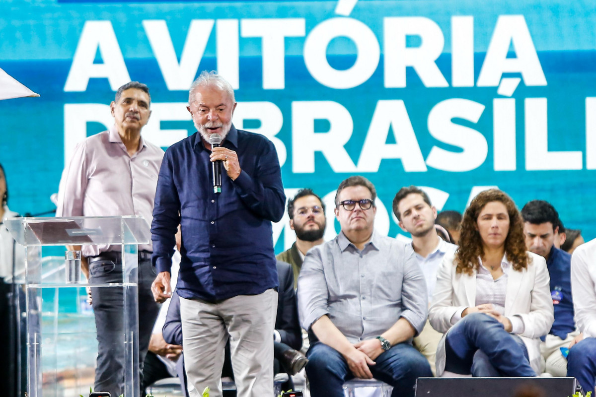 Durante entrega de 599 títulos fundiários em Brasília Teimosa, Lula prometeu voltar novamente em janeiro para a entrega de mais 7.500 novos títulos/Fotos: Crysli Viana/ DP Foto