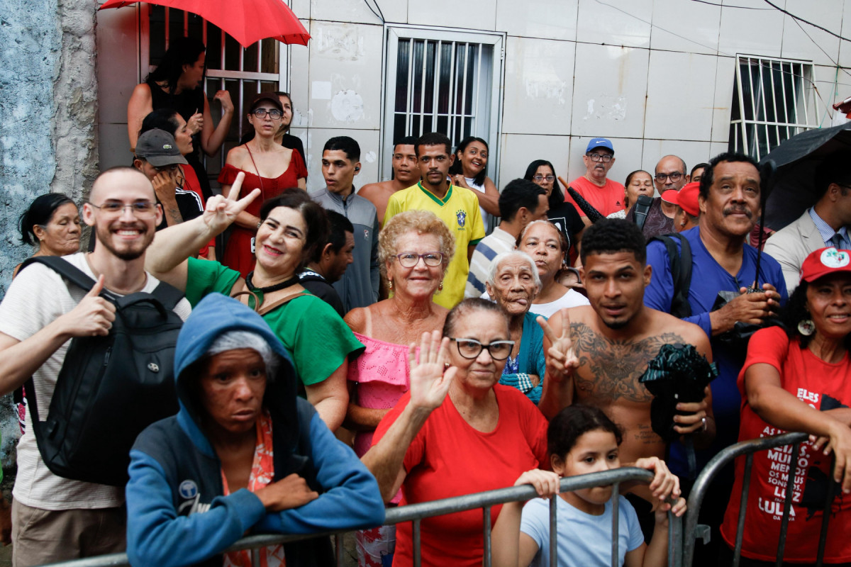 Moradores de Brasília Teimosa recebem o presidente Lula