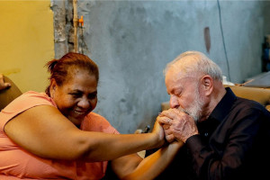 Tânia recebendo o presidente Lula