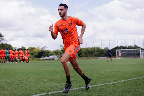 Lucas Kal, volante do Sport