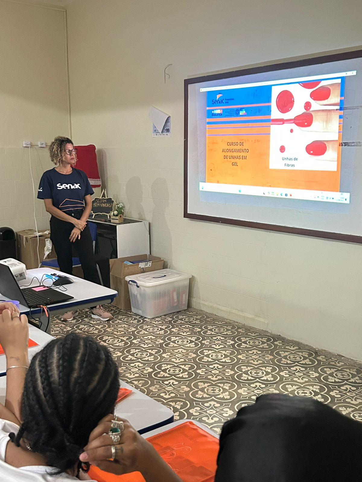 A Colônia Penal Feminina do Recife está recebendo o curso de Unha em Gel para 25 alunas